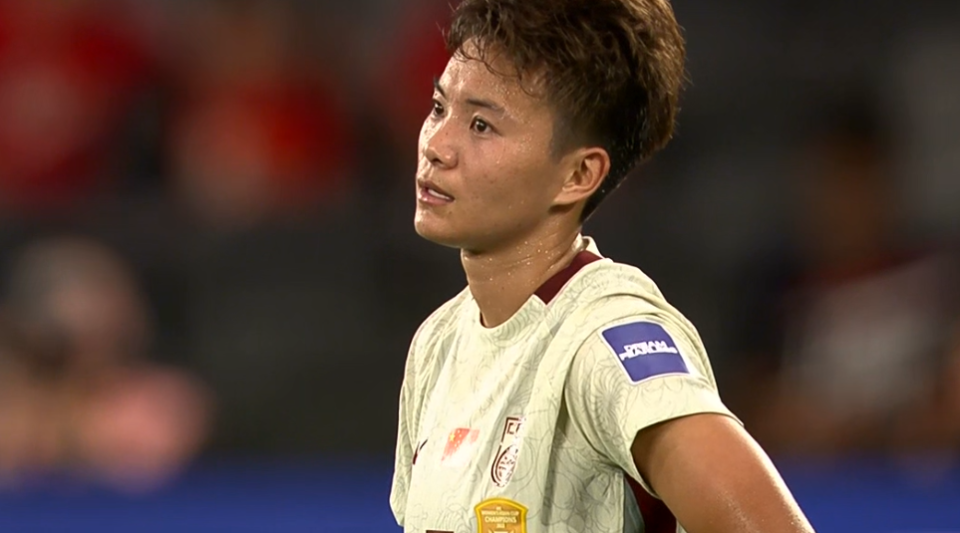 中国女足半场领先！媒体人热议：实在没法夸，没王霜能赢都难说