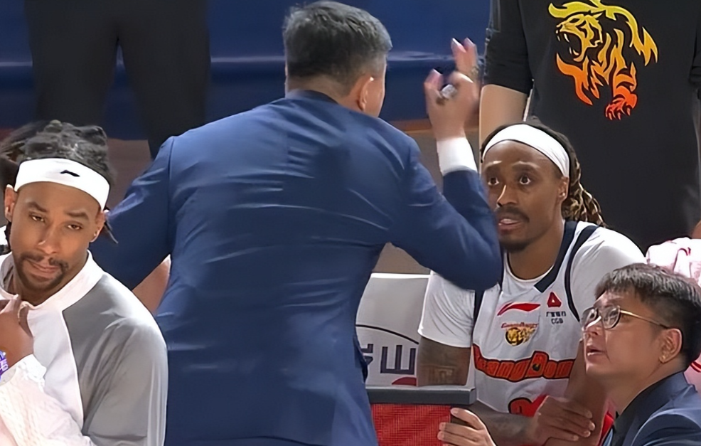 体育app-广东被逆转，3人及格3人拖后腿，杜峰朱芳雨急需提拔2人才能夺冠